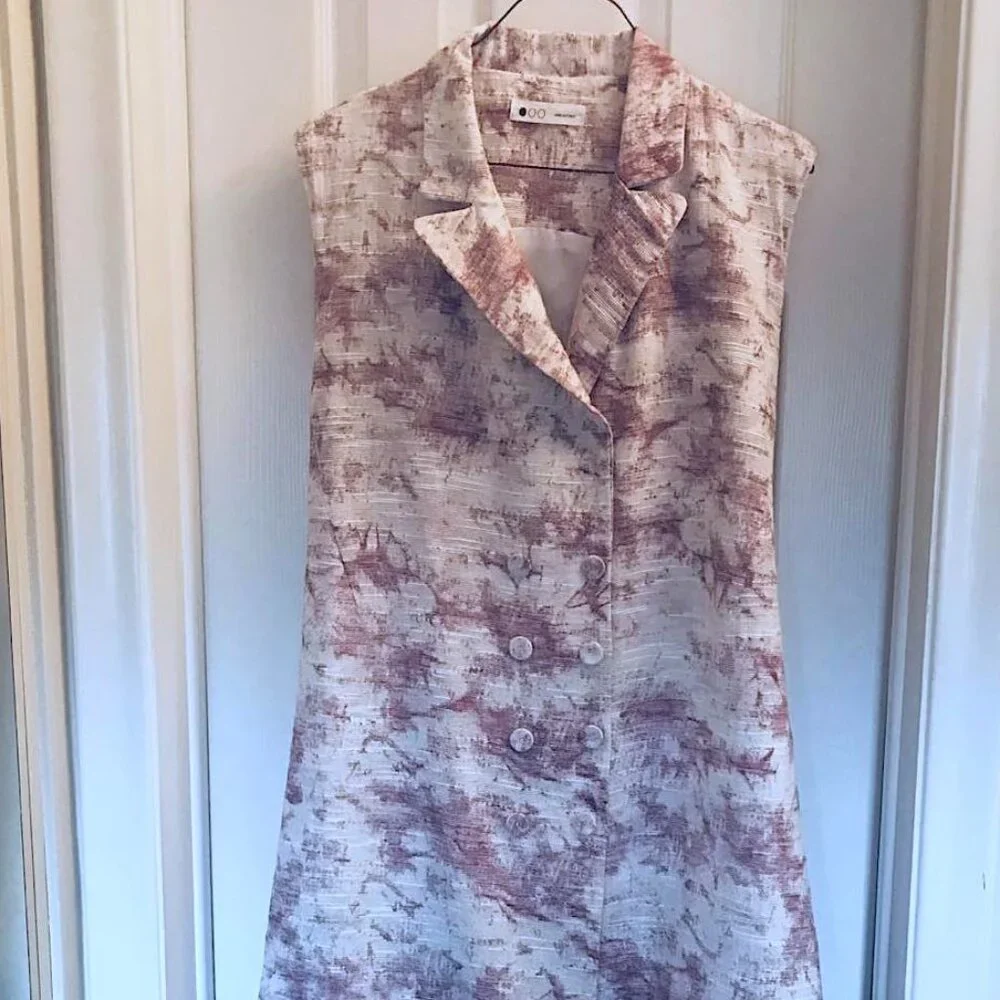 Cute Sleeveless Double Breasted Abstract Floral Vest in White and Purple - Picture 11 of 13